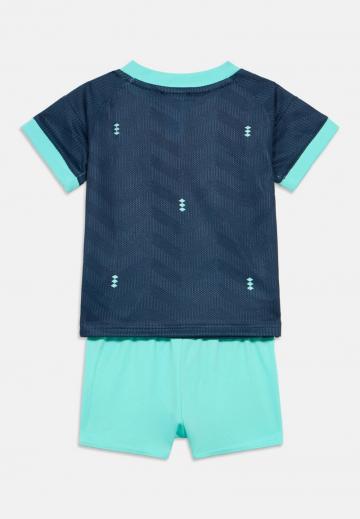 Спортивные шорты