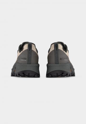 Походные кроссовки