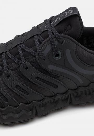 Походные кроссовки