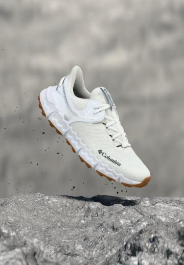 Походные кроссовки