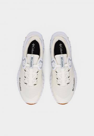 Походные кроссовки