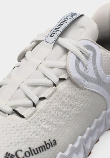 Походные кроссовки