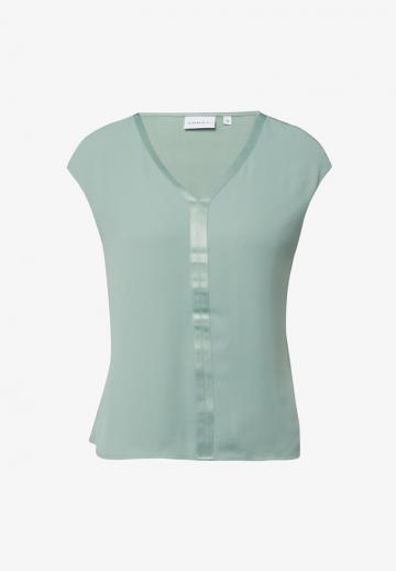 Атласная блузка