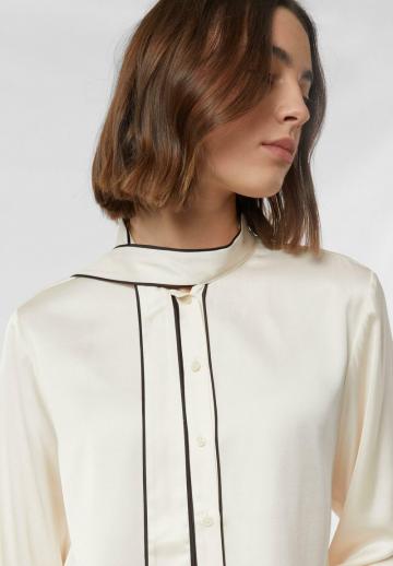 Атласная блузка