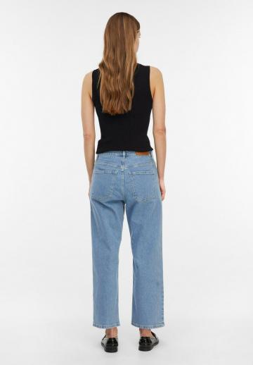 Прямые джинсы