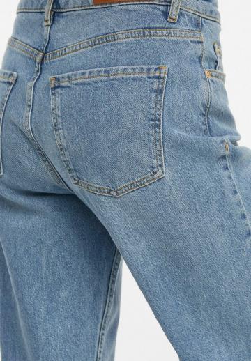 Прямые джинсы