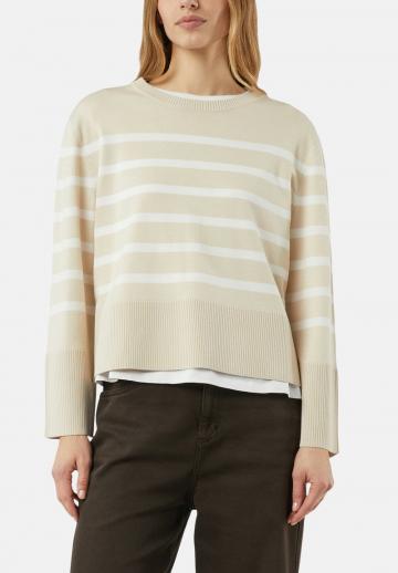 Пуловер в полоску