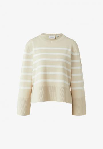 Пуловер в полоску