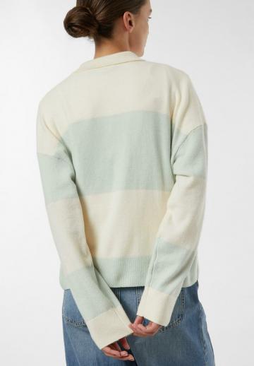 Пуловер с воротником поло