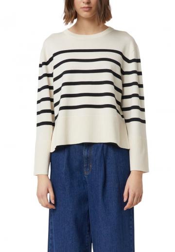 Пуловер в полоску
