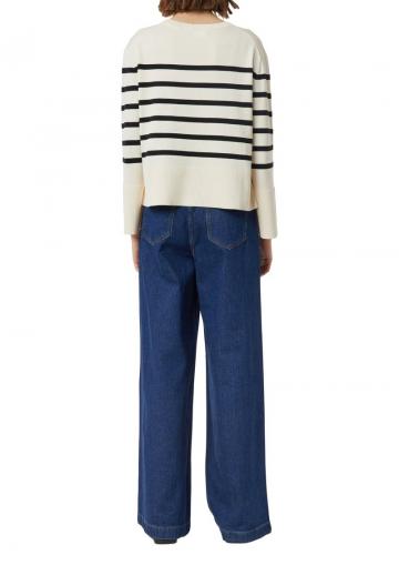 Пуловер в полоску