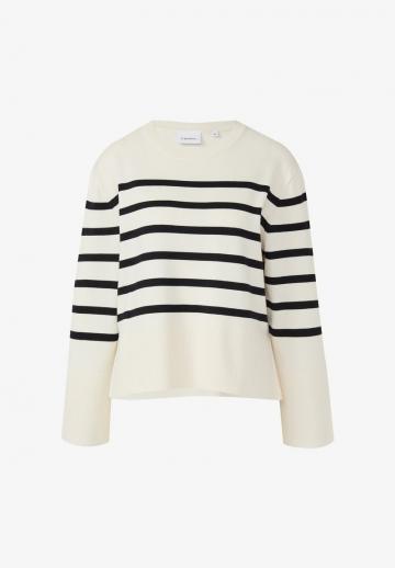 Пуловер в полоску