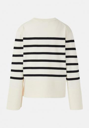 Пуловер в полоску