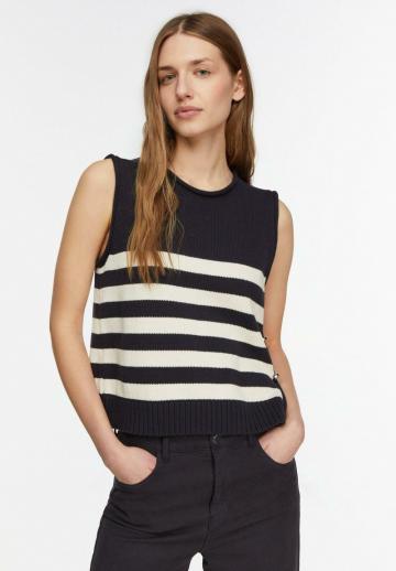 Пуловер без рукавов