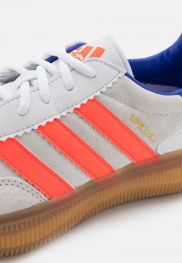 Кроссовки для зала