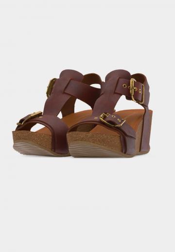 Босоножки на танкетке