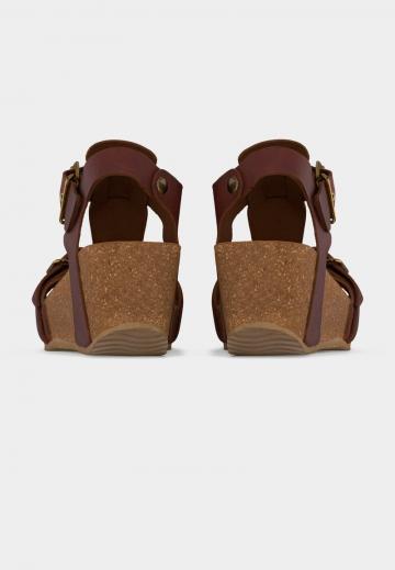 Босоножки на танкетке