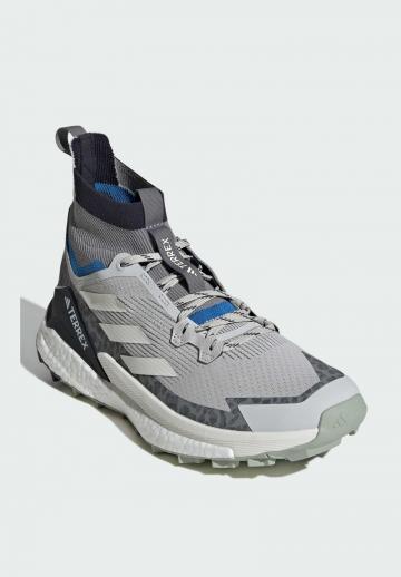 Походные кроссовки