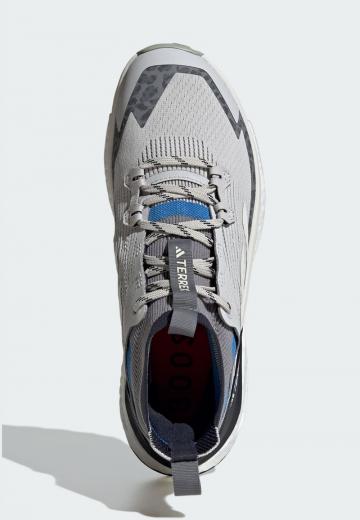 Походные кроссовки