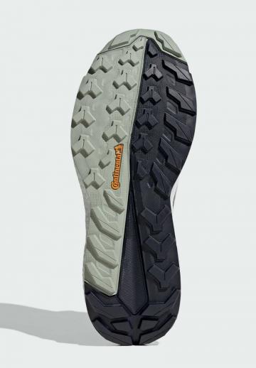 Походные кроссовки