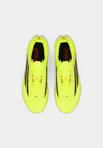 Футбольные бутсы