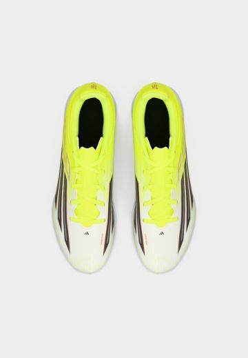 Футбольные бутсы