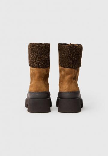 Ботинки на шнуровке