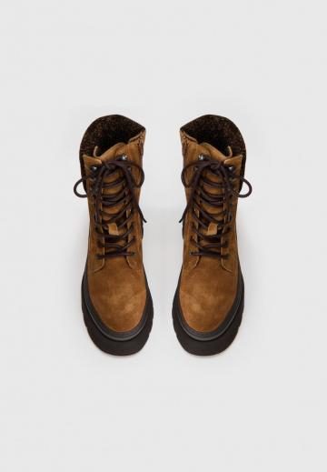 Ботинки на шнуровке