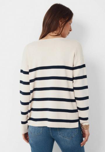Пуловер в полоску