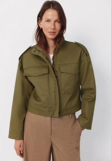 Куртка с накладнымит карманами