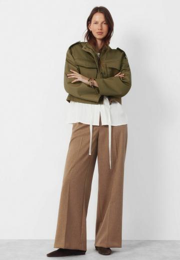 Куртка с накладнымит карманами