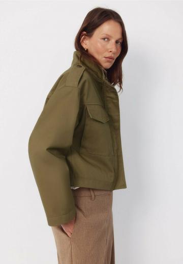 Куртка с накладнымит карманами