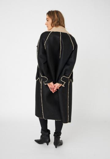 Пальто из искусственной кожи