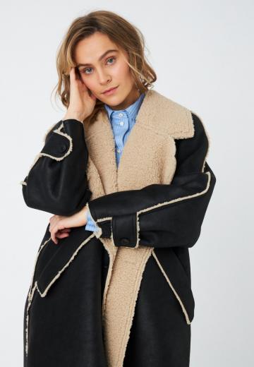 Пальто из искусственной кожи