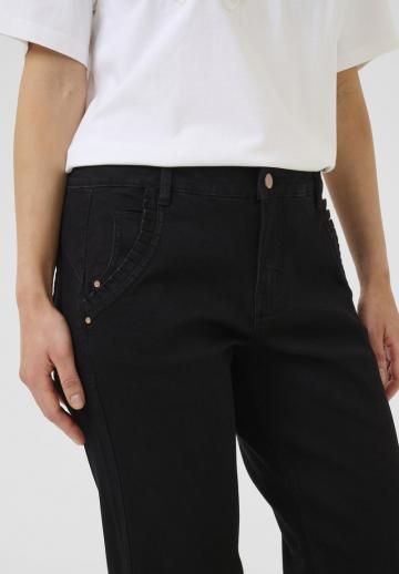 Короткие джинсы