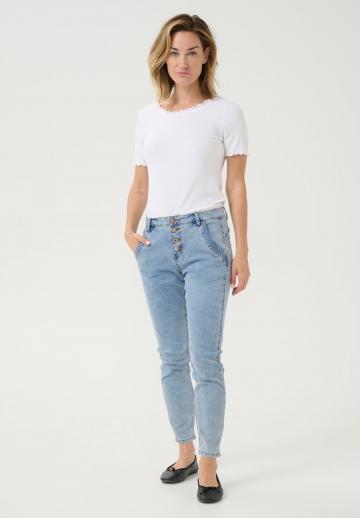 Короткие джинсы