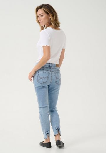 Короткие джинсы