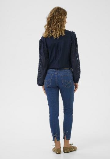 Короткие джинсы