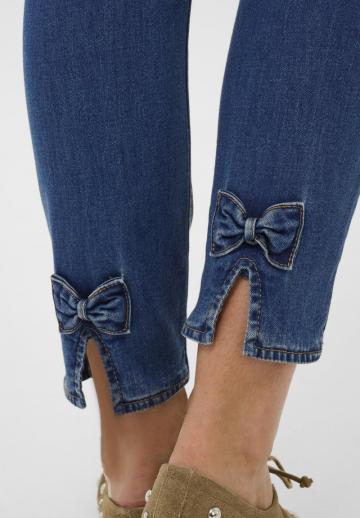 Короткие джинсы