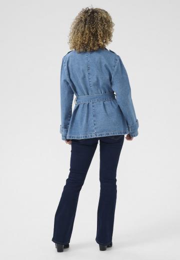 Джинсовая куртка