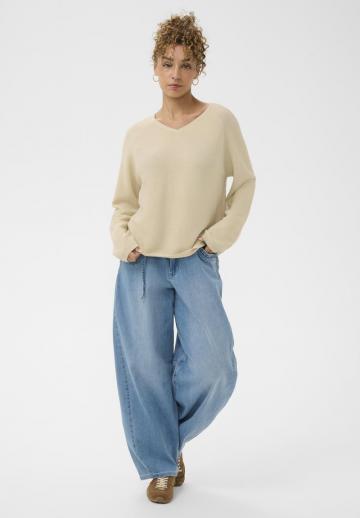 Пуловер с вырезом V