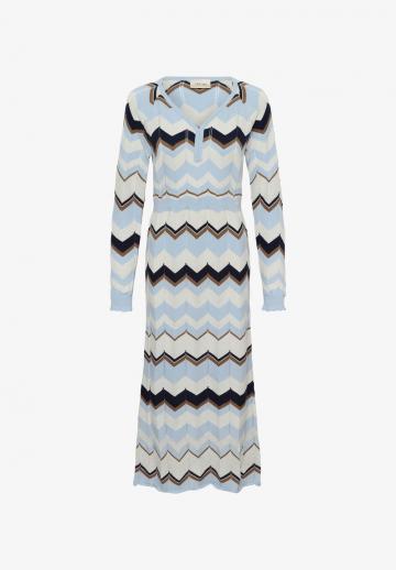 Вязаное платье