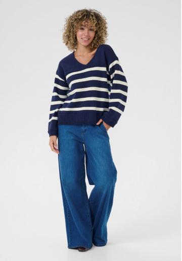 Пуловер в полоску