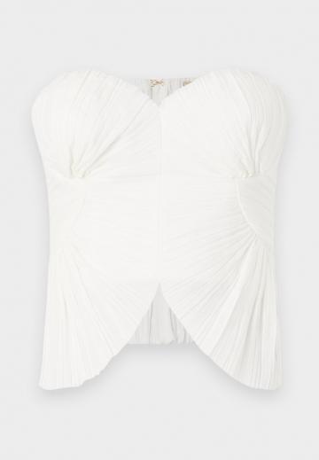 Топ без бретелек