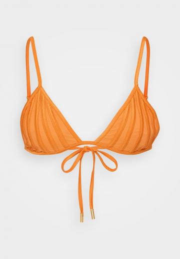 Треугольное бикини