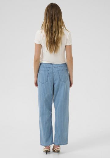 Свободные джинсы