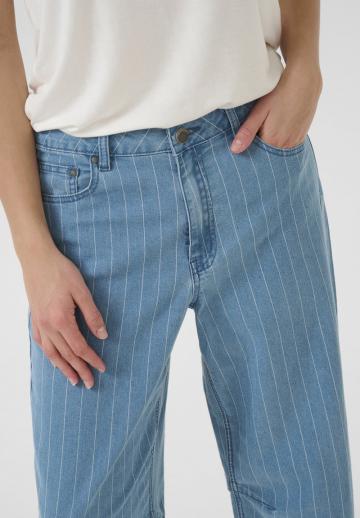 Свободные джинсы