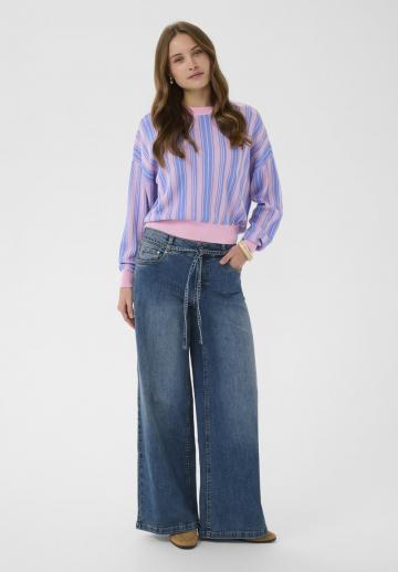 Пуловер в полоску