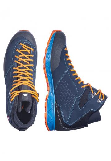 Походные ботинки