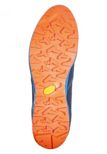 Походные ботинки